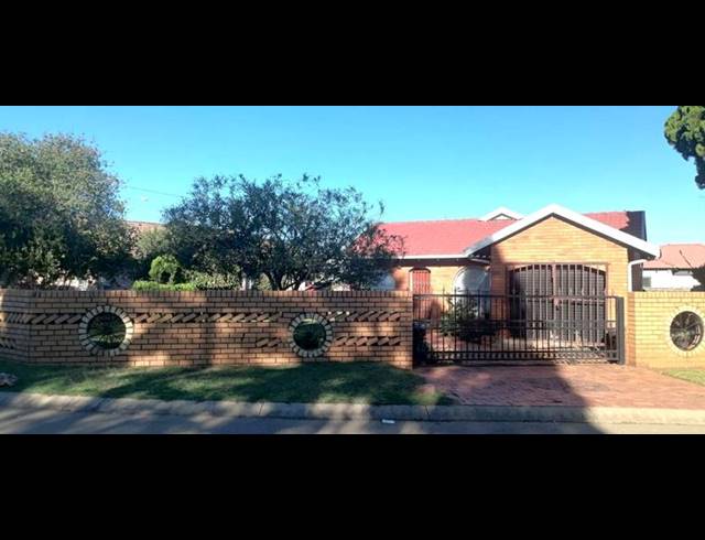 3 BEDROOM HOUSE FOR SALE IN TOKOZA